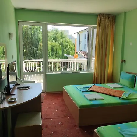 Sunny House & Pool Pensiune 3*
