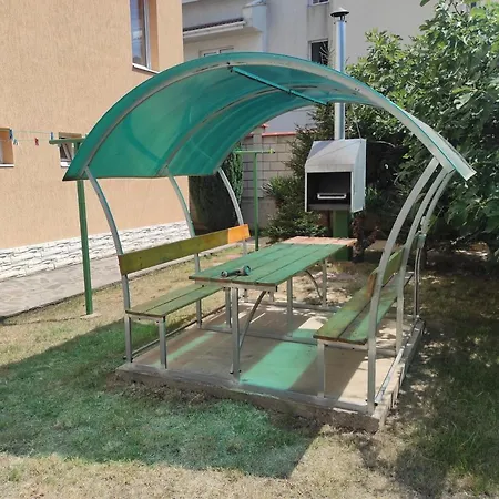 Sunny House & Pool 3*