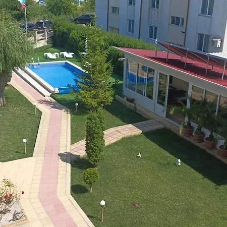 Sunny House 3*